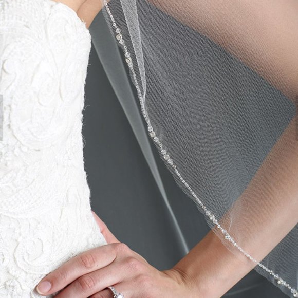 Brand New Ivory Beaded Fingertip Veil - Picture 2 of 4